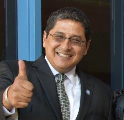 Image: Photograph of Mr. Macias smiling and giving a thumbs up.